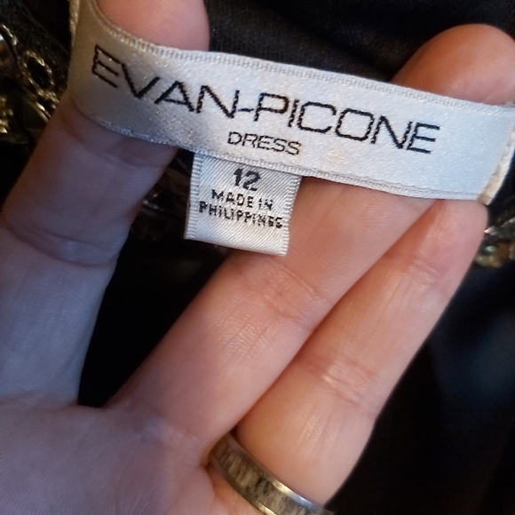 2/$30 Beautiful Black Dress With Beads Size 12 - Picture 5 of 8